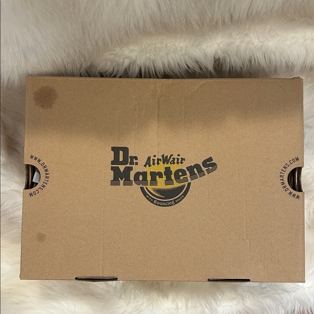 Dr Martens 1460 WOMEN'S Smooth Leather Lace Up Boots - Picture 9 of 10